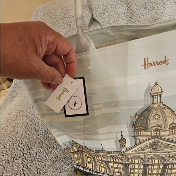 HARRODS
Large Architectural Building Shopper New Never Used - Picture 4 of 13